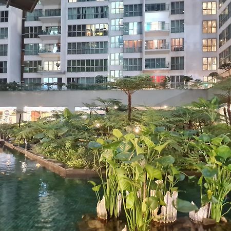 Hostel At Regalia Sky Pool 쿠알라룸푸르 외부 사진