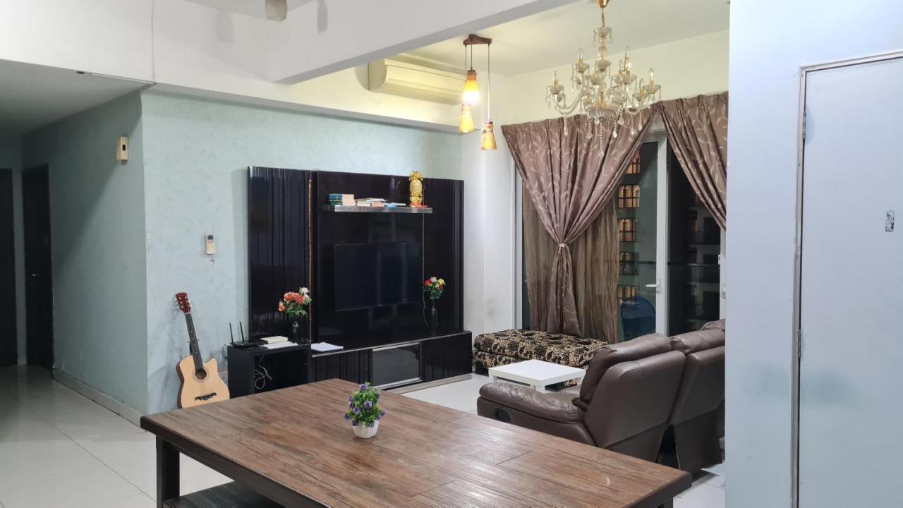 Hostel At Regalia Sky Pool 쿠알라룸푸르 외부 사진
