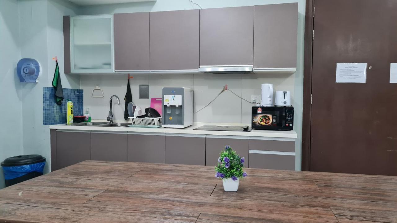 Hostel At Regalia Sky Pool 쿠알라룸푸르 외부 사진