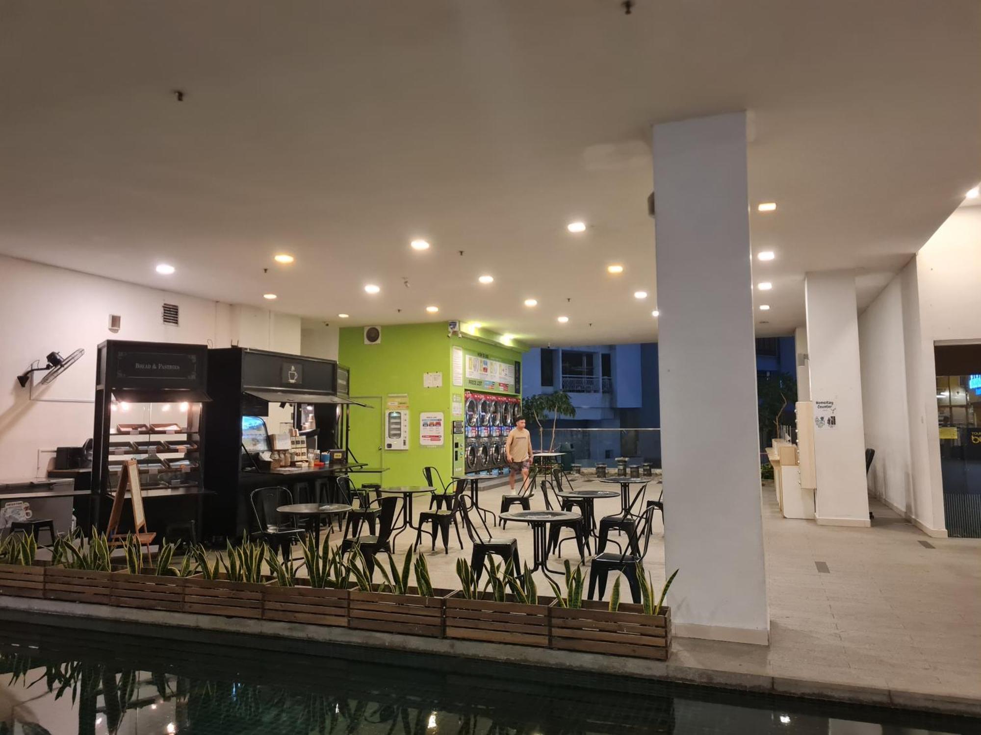 Hostel At Regalia Sky Pool 쿠알라룸푸르 외부 사진