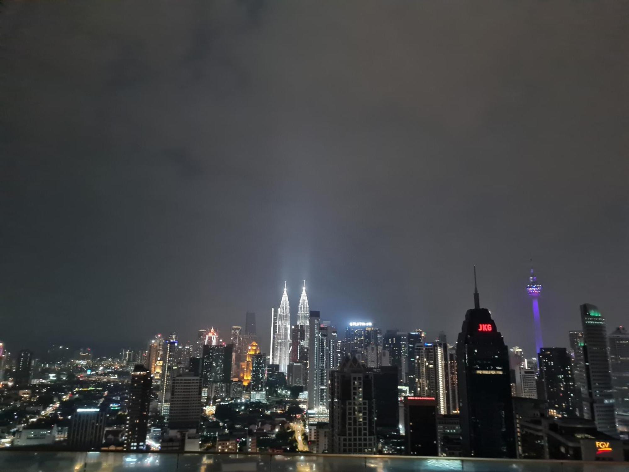 Hostel At Regalia Sky Pool 쿠알라룸푸르 외부 사진